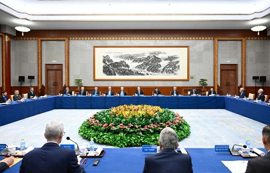 20261019-经管成人自拍视频
-会议现场-匿名.jpg